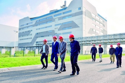 國投高新領(lǐng)導(dǎo)來可明生物考察調(diào)研